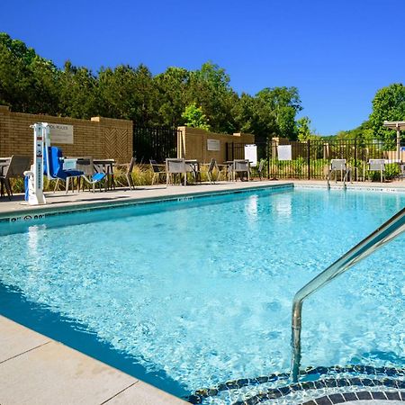 Courtyard By Marriott Raleigh Cary Crossroads Hotel Bagian luar foto
