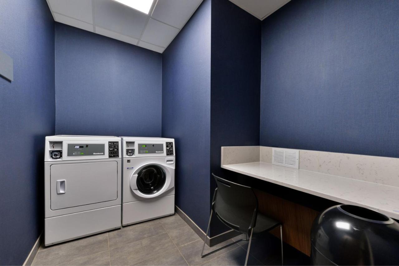 Courtyard By Marriott Raleigh Cary Crossroads Hotel Bagian luar foto