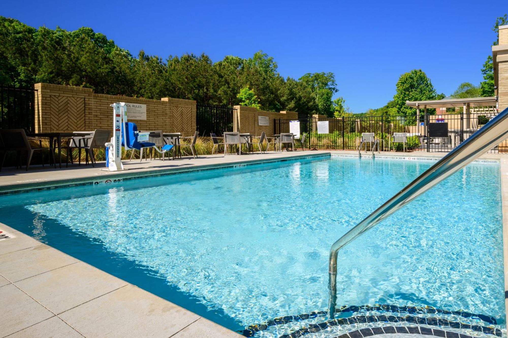 Courtyard By Marriott Raleigh Cary Crossroads Hotel Bagian luar foto