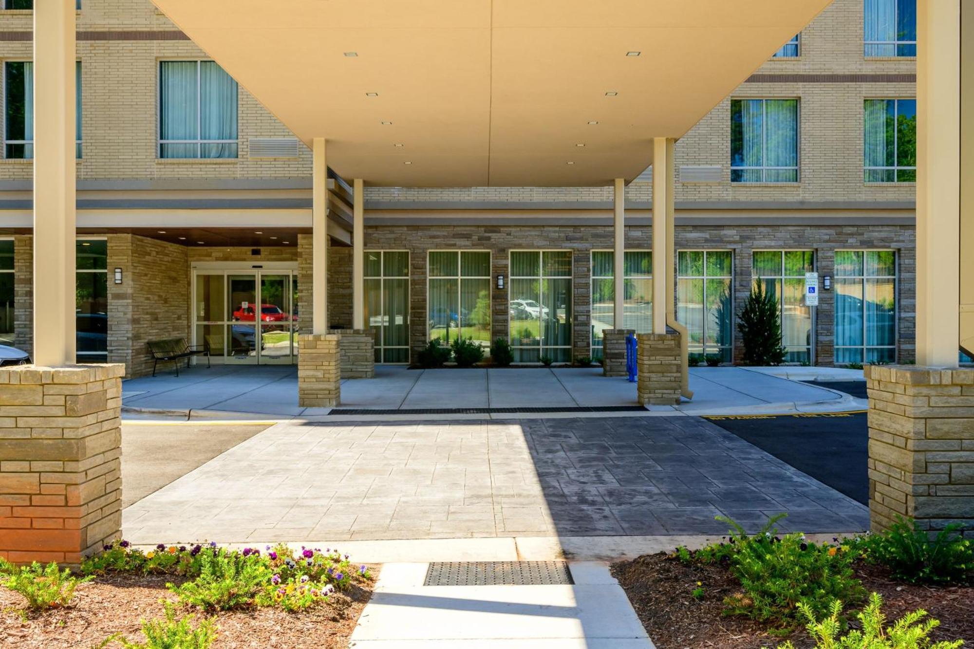 Courtyard By Marriott Raleigh Cary Crossroads Hotel Bagian luar foto