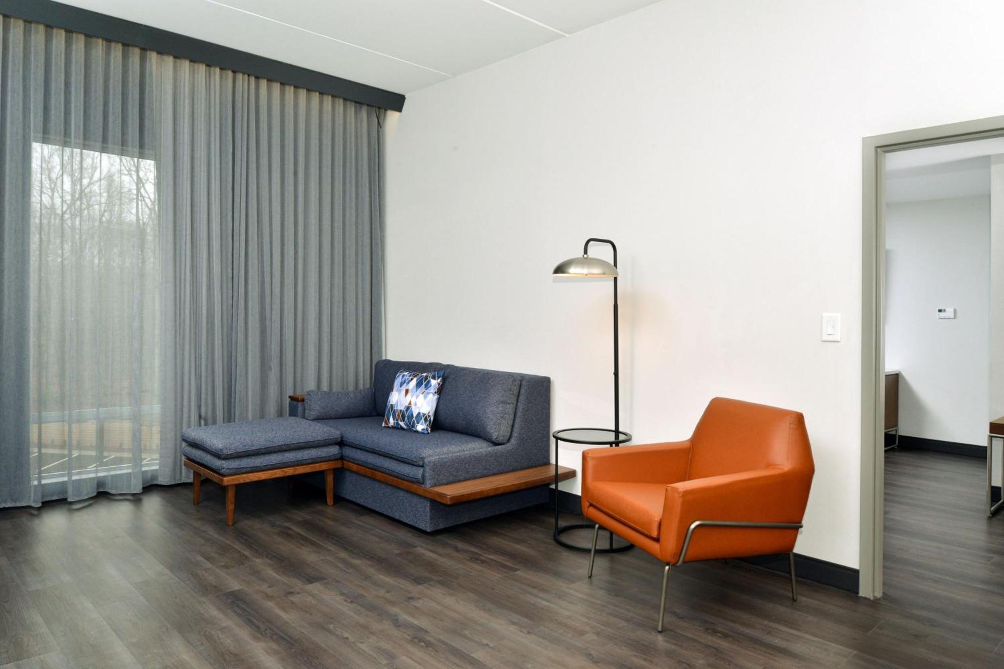 Courtyard By Marriott Raleigh Cary Crossroads Hotel Bagian luar foto