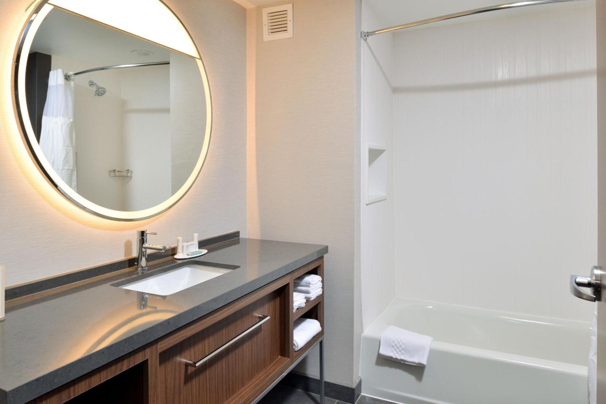 Courtyard By Marriott Raleigh Cary Crossroads Hotel Bagian luar foto