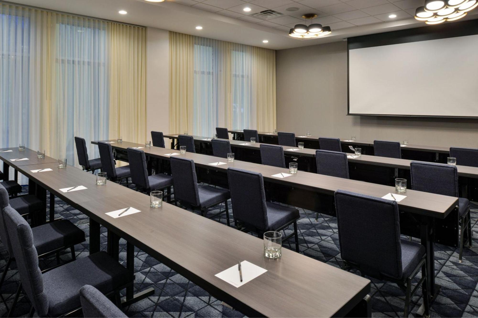 Courtyard By Marriott Raleigh Cary Crossroads Hotel Bagian luar foto