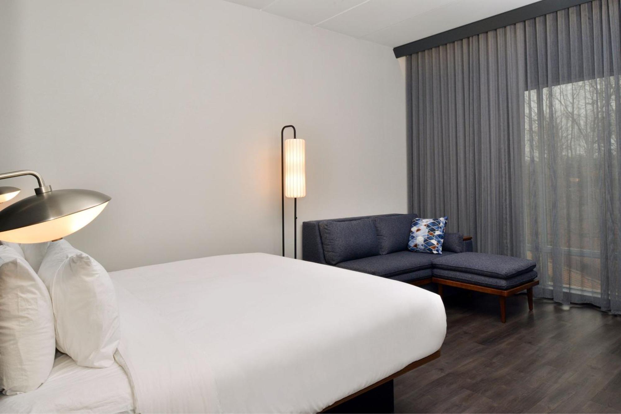 Courtyard By Marriott Raleigh Cary Crossroads Hotel Bagian luar foto