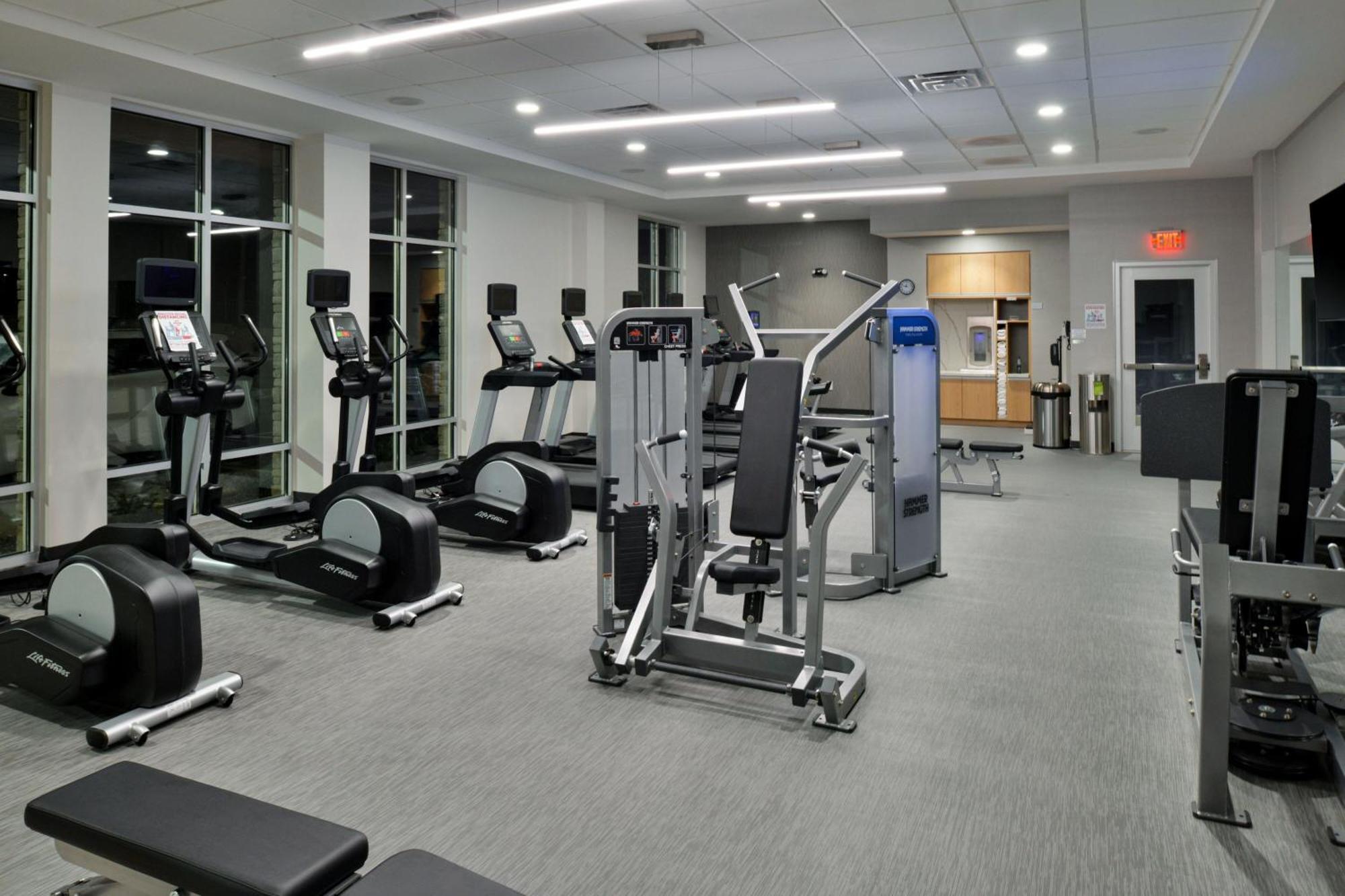 Courtyard By Marriott Raleigh Cary Crossroads Hotel Bagian luar foto